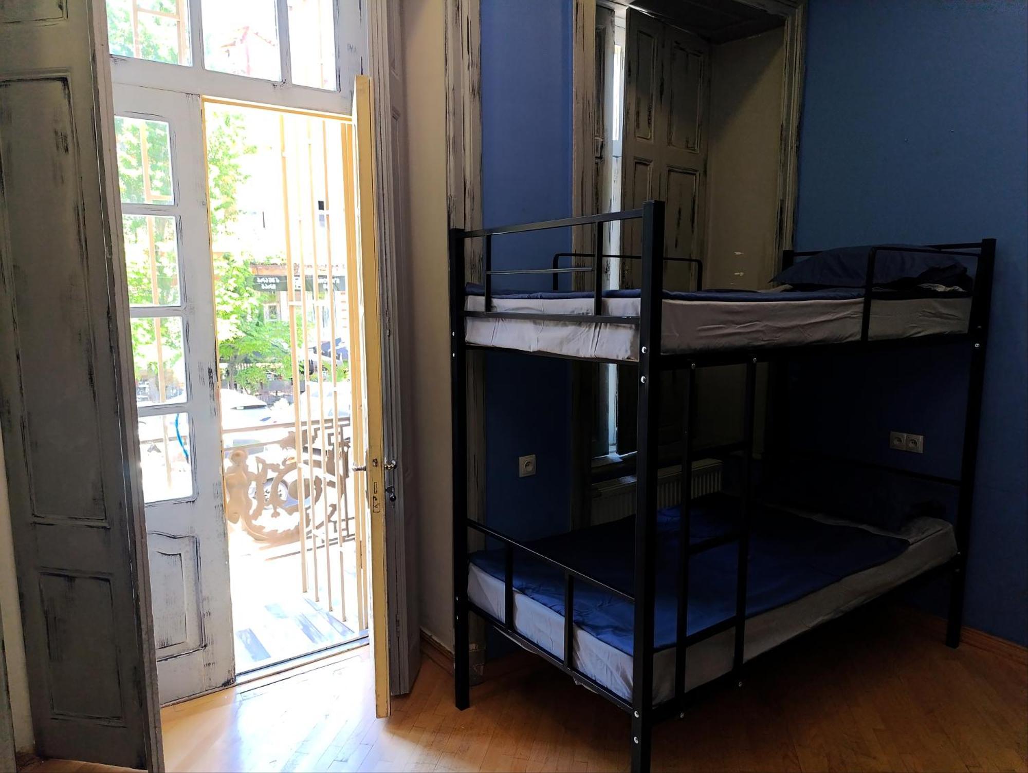 J Square Hostel Tbilisi Esterno foto