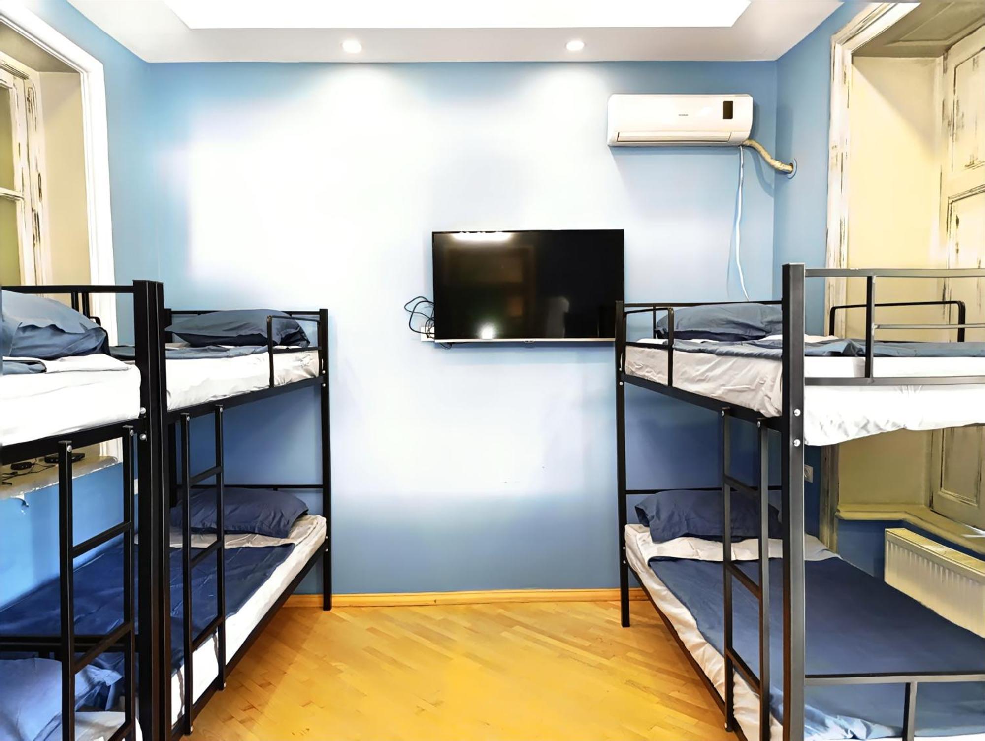J Square Hostel Tbilisi Esterno foto