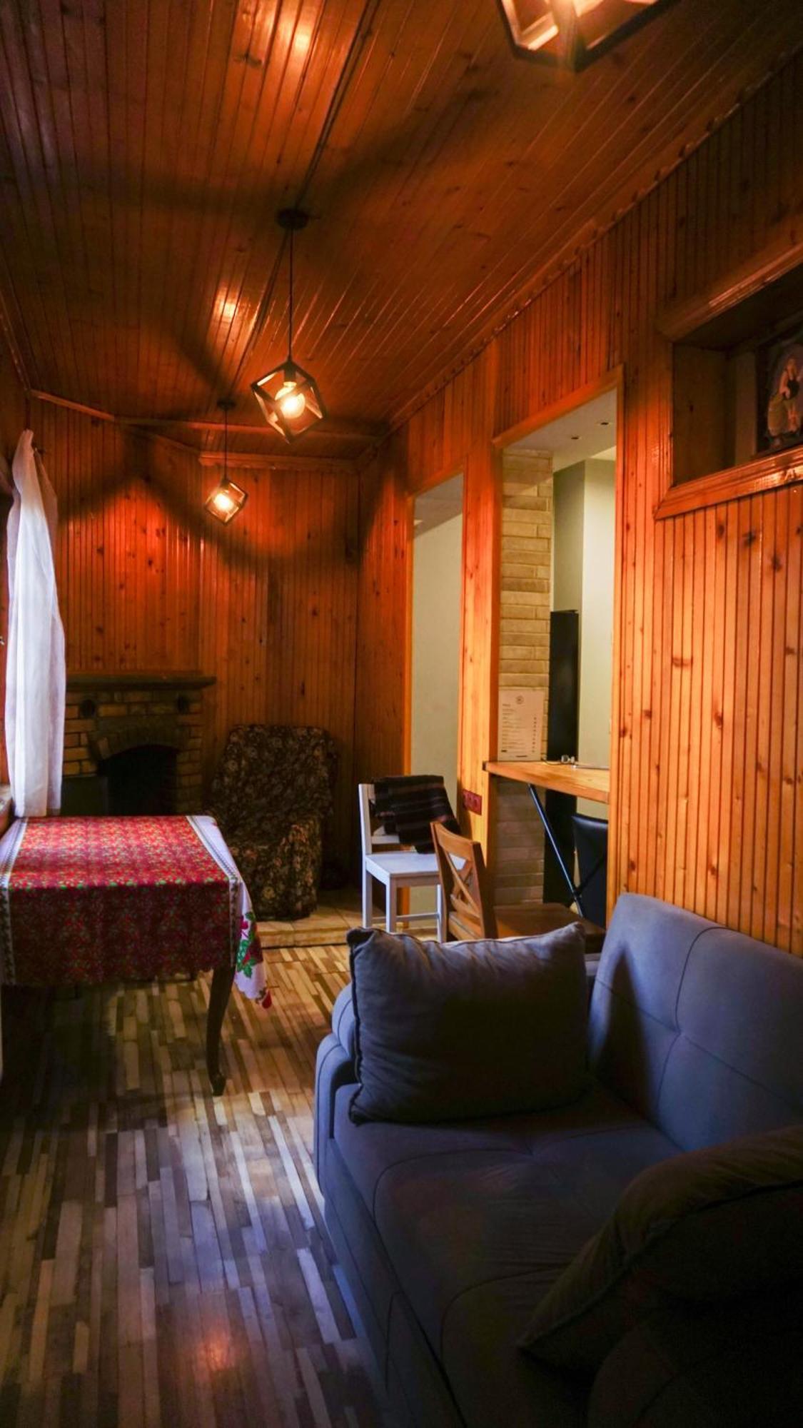 J Square Hostel Tbilisi Esterno foto