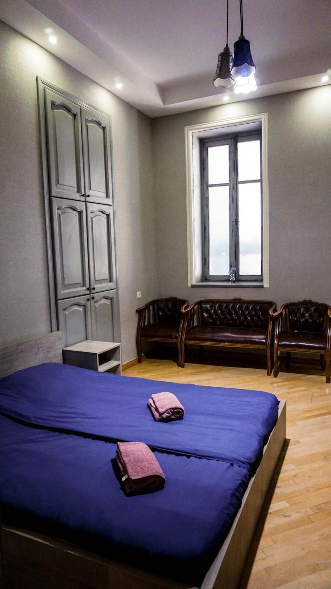 J Square Hostel Tbilisi Esterno foto