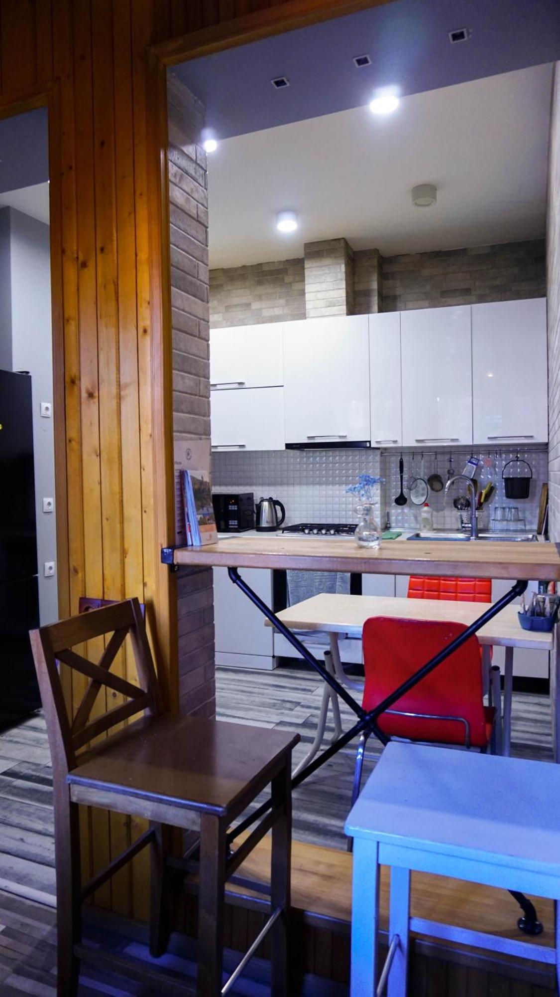 J Square Hostel Tbilisi Esterno foto